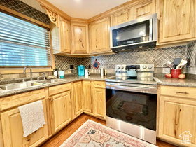 Photo 3 for 762 E 2850 South