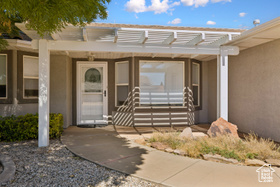 Photo 3 for 221 E Elfin Cir