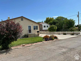 Photo 2 for 250 N 6th Ave