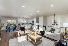 Photo 4 for 7122 S Woodgreen Rd