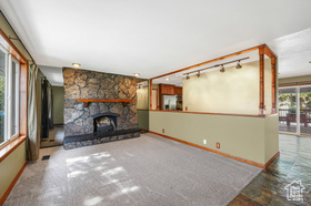 Photo 4 for 5331 Queenswood Dr