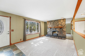 Photo 5 for 5331 Queenswood Dr