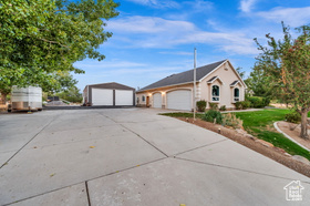 Photo 2 for 9298 N Deerfield Cir