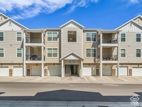 Photo 1 for 14643 S Mckellen Dr #D303