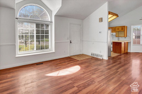 Photo 3 for 5041 Midland Dr