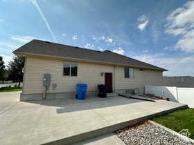 Photo 4 for 653 N 200 East