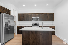 Photo 2 for 3826 S Woodland Ave #307C