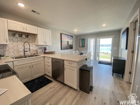 Photo 2 for 942 N Newberg Dr #2