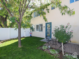 Photo 4 for 6831 S Garonne Ct