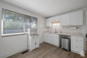 Photo 4 for 184 E Corrie Cir