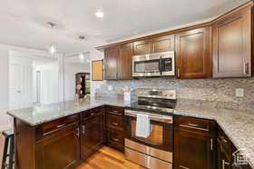 Photo 2 for 990 Manchester Rd