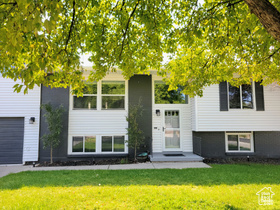 Photo 2 for 1100 E Webster Dr
