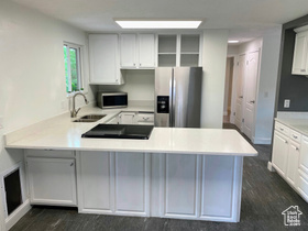 Photo 3 for 1100 E Webster Dr