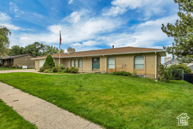 Photo 3 for 2506 Green Oaks Dr