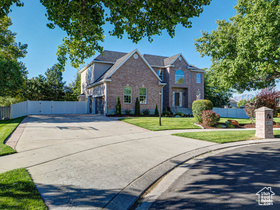 Photo 3 for 572 E Autumn Hollow Ct