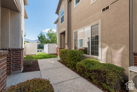 Photo 4 for 528 N Walton Dr