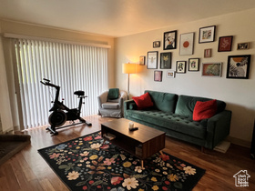 Photo 1 for 925 E Creekhill Ln #11