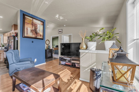 Photo 4 for 4328 Oakview Dr