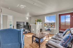 Photo 3 for 4328 Oakview Dr