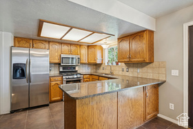 Photo 5 for 5678 S Maplewood Dr