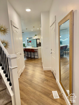 Photo 4 for 1118 N Freeman Dr
