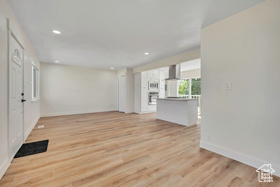 Photo 5 for 635 N Chimesview Cir