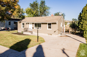 Photo 3 for 834 Highland Blvd