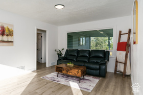 Photo 5 for 834 Highland Blvd