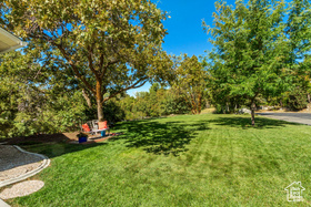 Photo 3 for 358 Eastoaks Dr