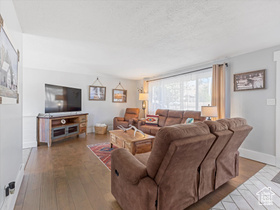 Photo 3 for 820 E Chalk Creek Rd