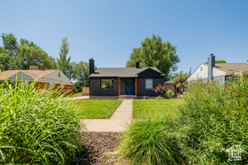 Photo 2 for 3065 S Iowa Ave