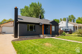 Photo 3 for 3065 S Iowa Ave