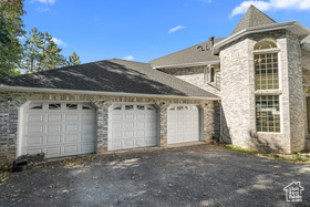 Photo 3 for 6124 Osmond Dr