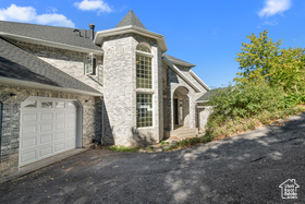 Photo 4 for 6124 Osmond Dr