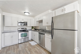 Photo 5 for 768 N Redwood Rd #19