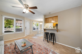 Photo 4 for 275 S Valley Dr #J111