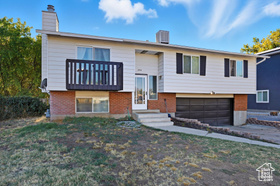 Photo 3 for 690 Barlow St