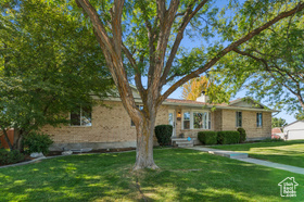 Photo 3 for 1392 E Marbella St