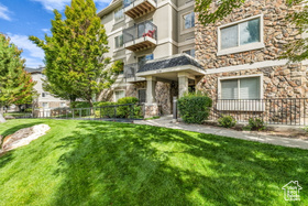 Photo 1 for 1230 E Privet Dr #103
