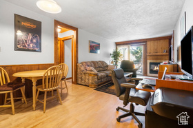 Photo 3 for 1900 Homestake Rd #40
