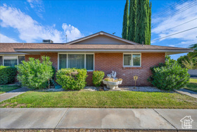 Photo 2 for 214 Cactus Ln #1