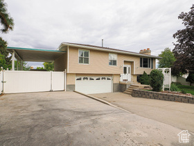 Photo 3 for 3376 W Sunnybrook Dr