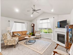 Photo 4 for 462 S Iron Shoe Ln #B