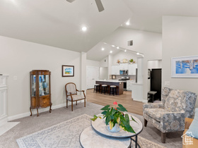 Photo 5 for 462 S Iron Shoe Ln #B