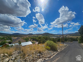 Photo 3 for 207 E Red Hill Rd