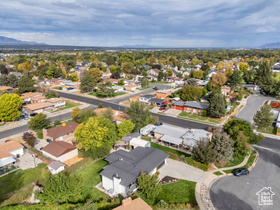 Photo 4 for 8550 S Clairmont Cir