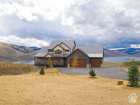 Photo 2 for 13 Aspen Cove Dr