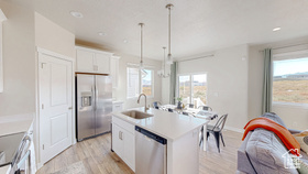 Photo 3 for 855 N Hilltop Dr