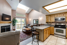 Photo 5 for 1487 Woodside Ave #B301