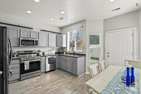Photo 4 for 1127 W Haworth Dr